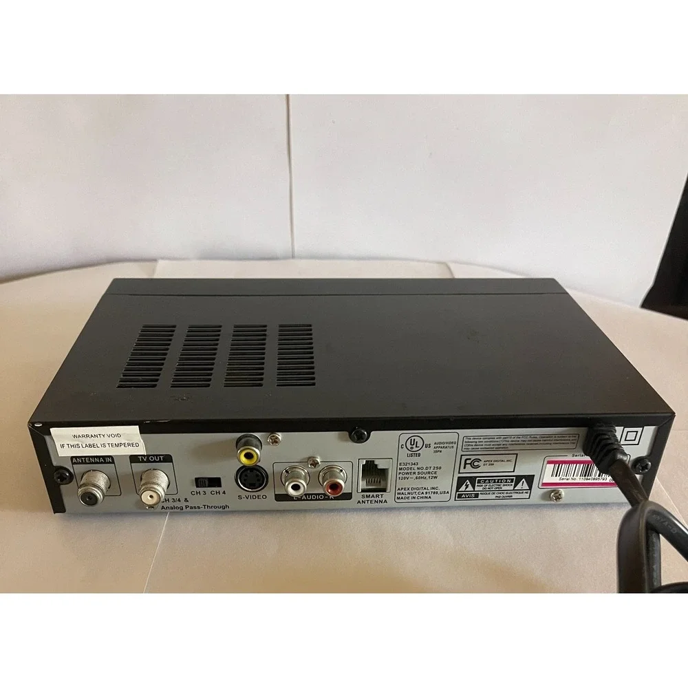 Digital TV Converter Box: Apex DT250, Perfect Condition With Cords, No Remote!